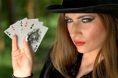 Femme Jouee Au Poker